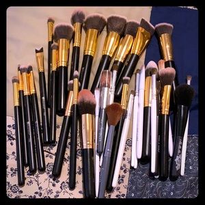 MIXED MAKEUP BRUSHES!